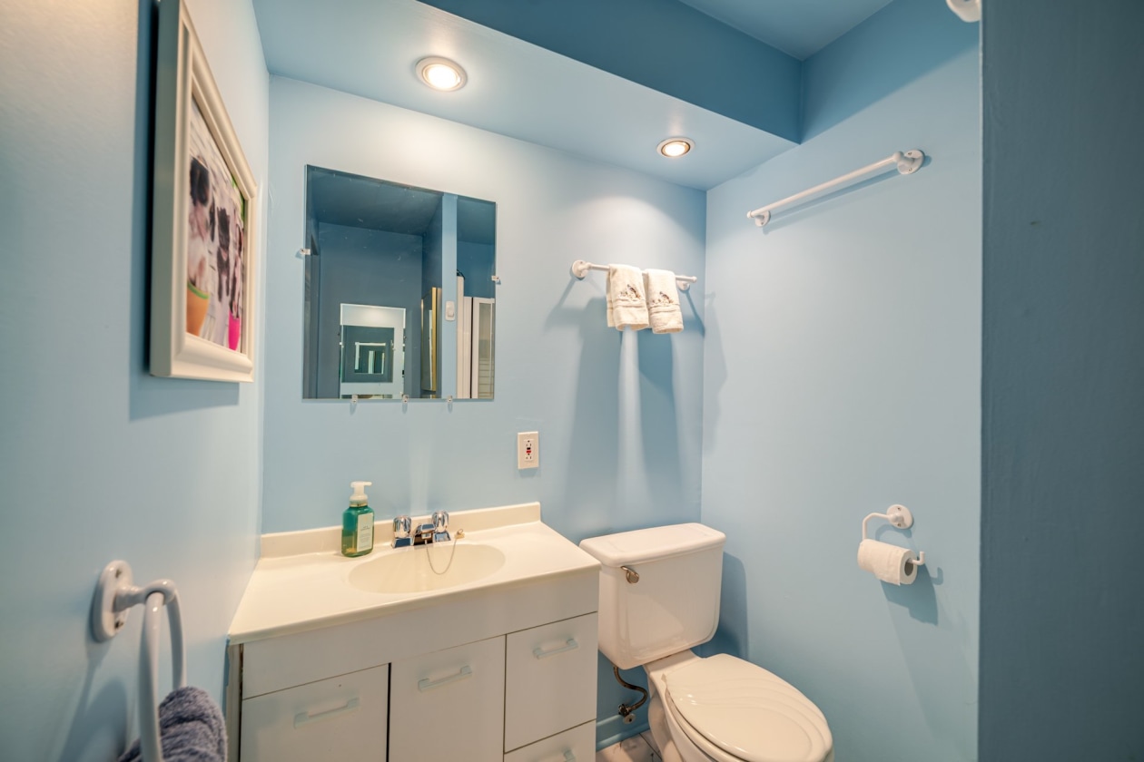 Salle de bains — 6030, Rue Arthur, Brossard, J4Z1E5, Brossard