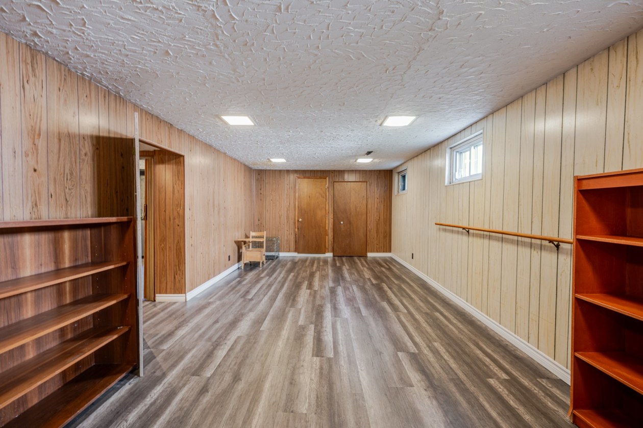 Salle familiale — 6030, Rue Arthur, Brossard, J4Z1E5, Brossard