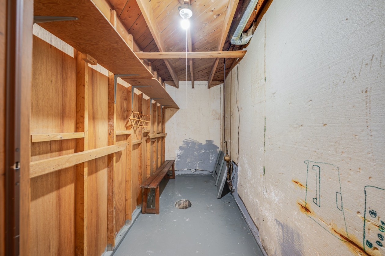 Rangement — 6030, Rue Arthur, Brossard, J4Z1E5, Brossard