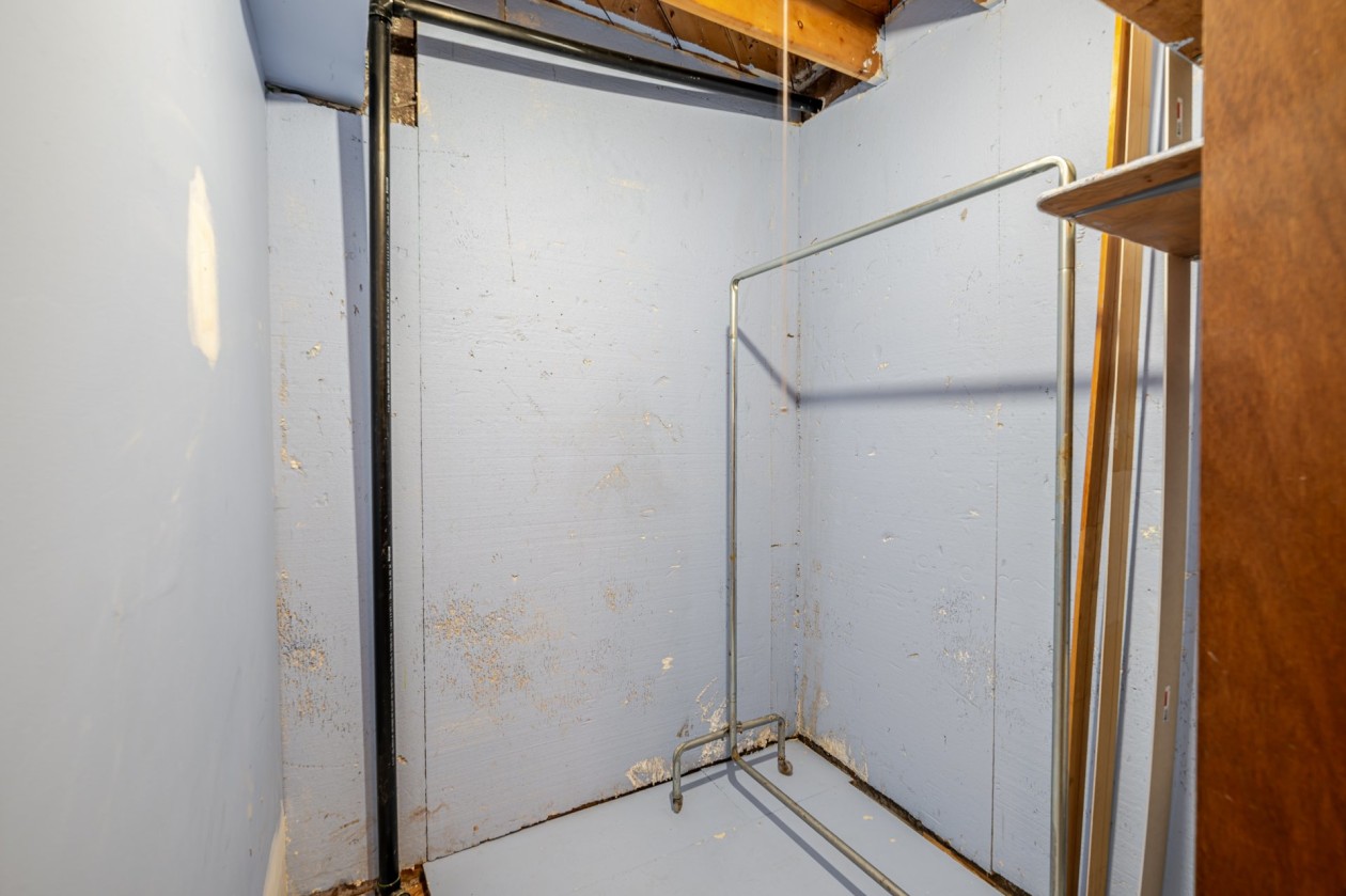 Rangement — 6030, Rue Arthur, Brossard, J4Z1E5, Brossard