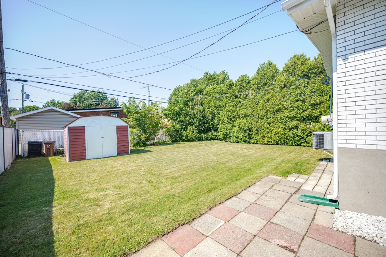 Cour — 6030, Rue Arthur, Brossard, J4Z1E5, Brossard
