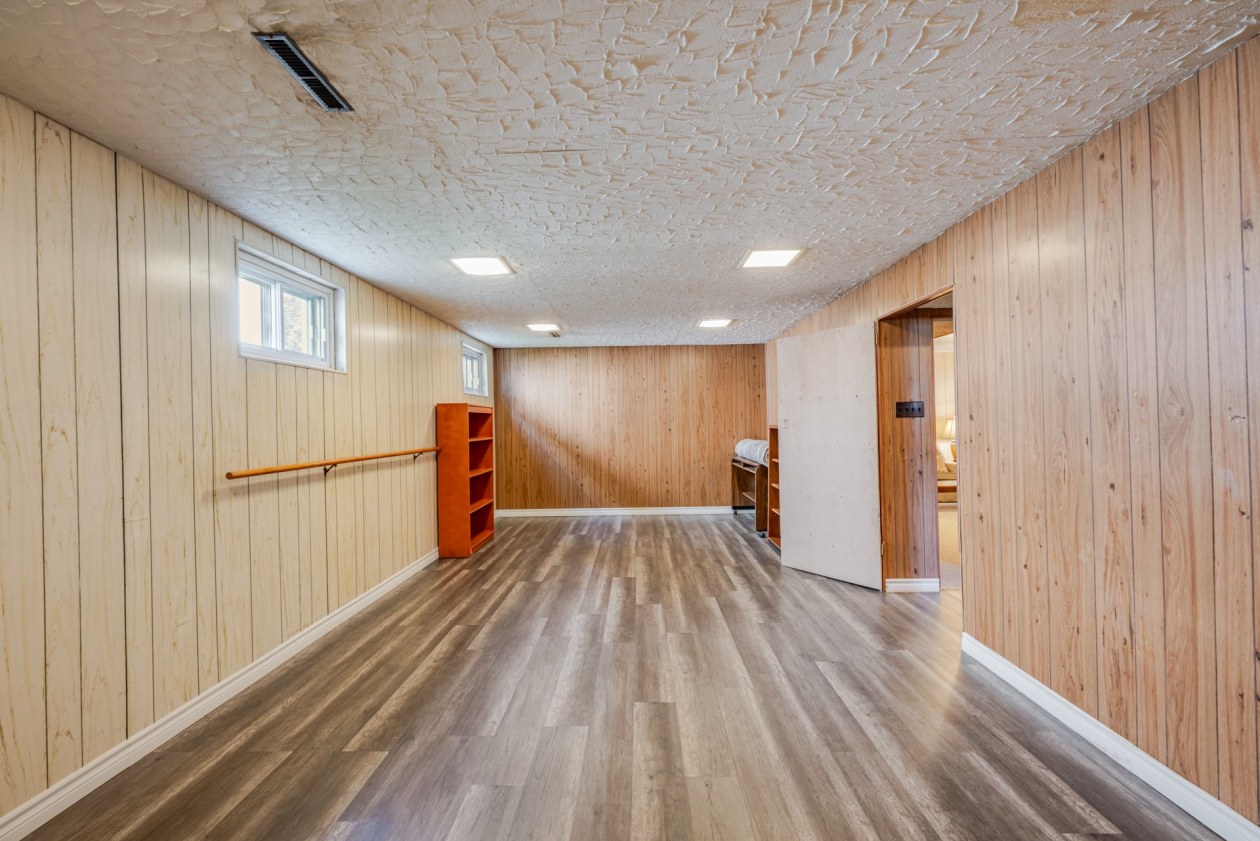 Salle familiale — 6030, Rue Arthur, Brossard, J4Z1E5, Brossard