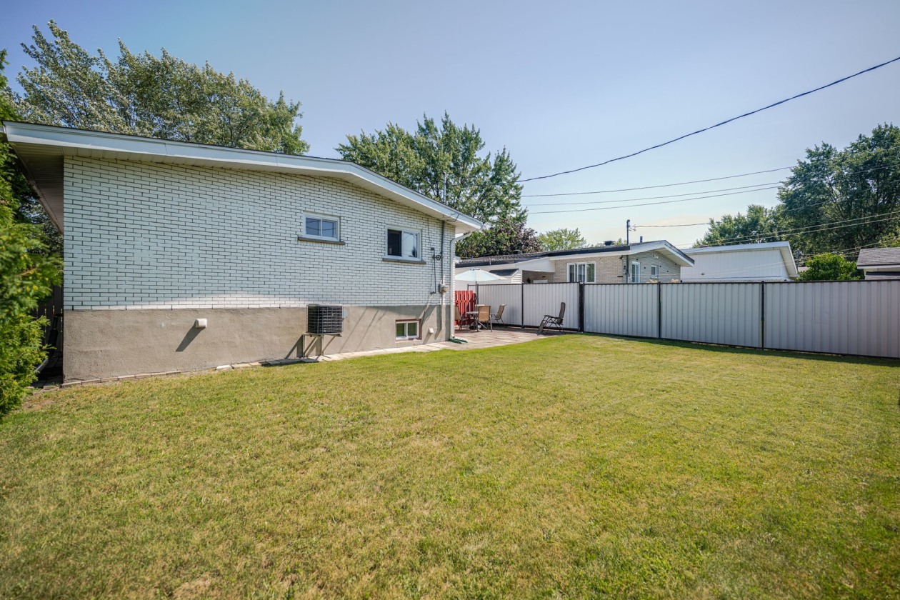 Cour — 6030, Rue Arthur, Brossard, J4Z1E5, Brossard