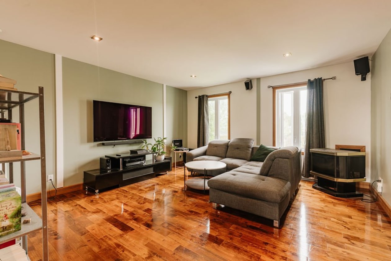 Salon — 158, Rue Girard, Saint-Gédéon, G0W2P0, Saint-Gédéon