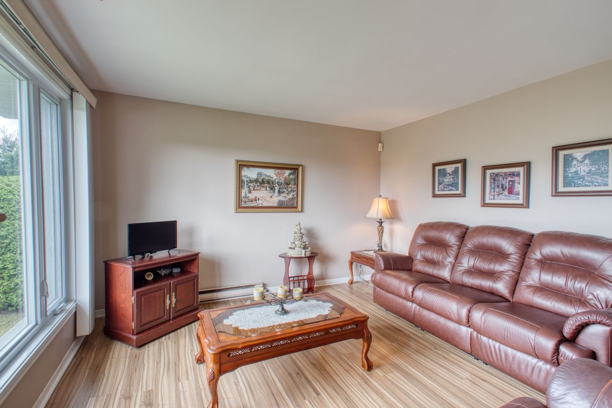Salon — 4035, Rue de la Prairie, Sherbrooke (Les Nations), J1L1L3, Sherbrooke (Les Nations)