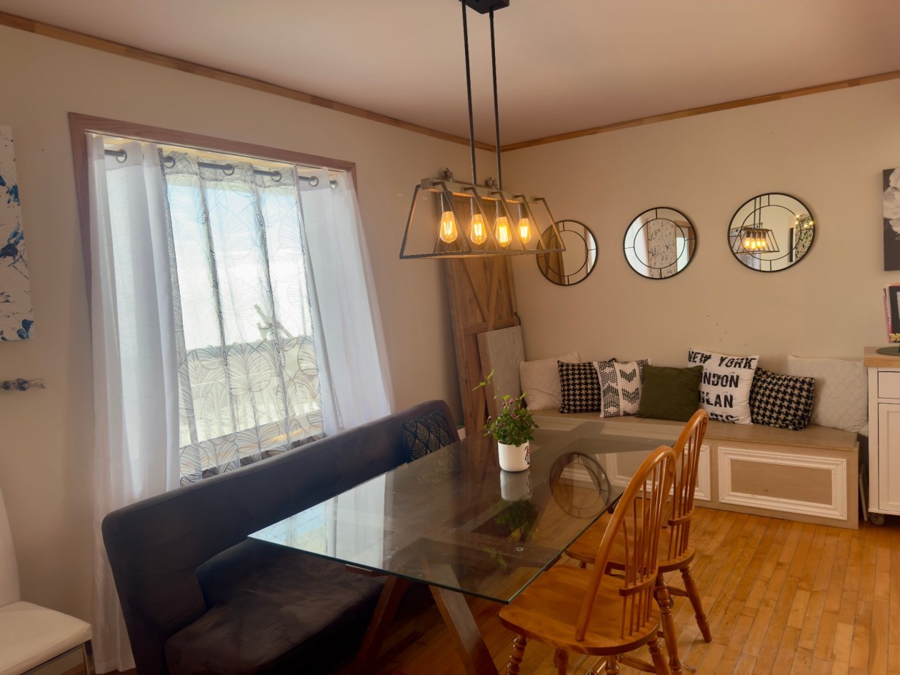 Salle à manger — 691, Boul. de l'Anse, Roberval, G8H1Z1, Roberval