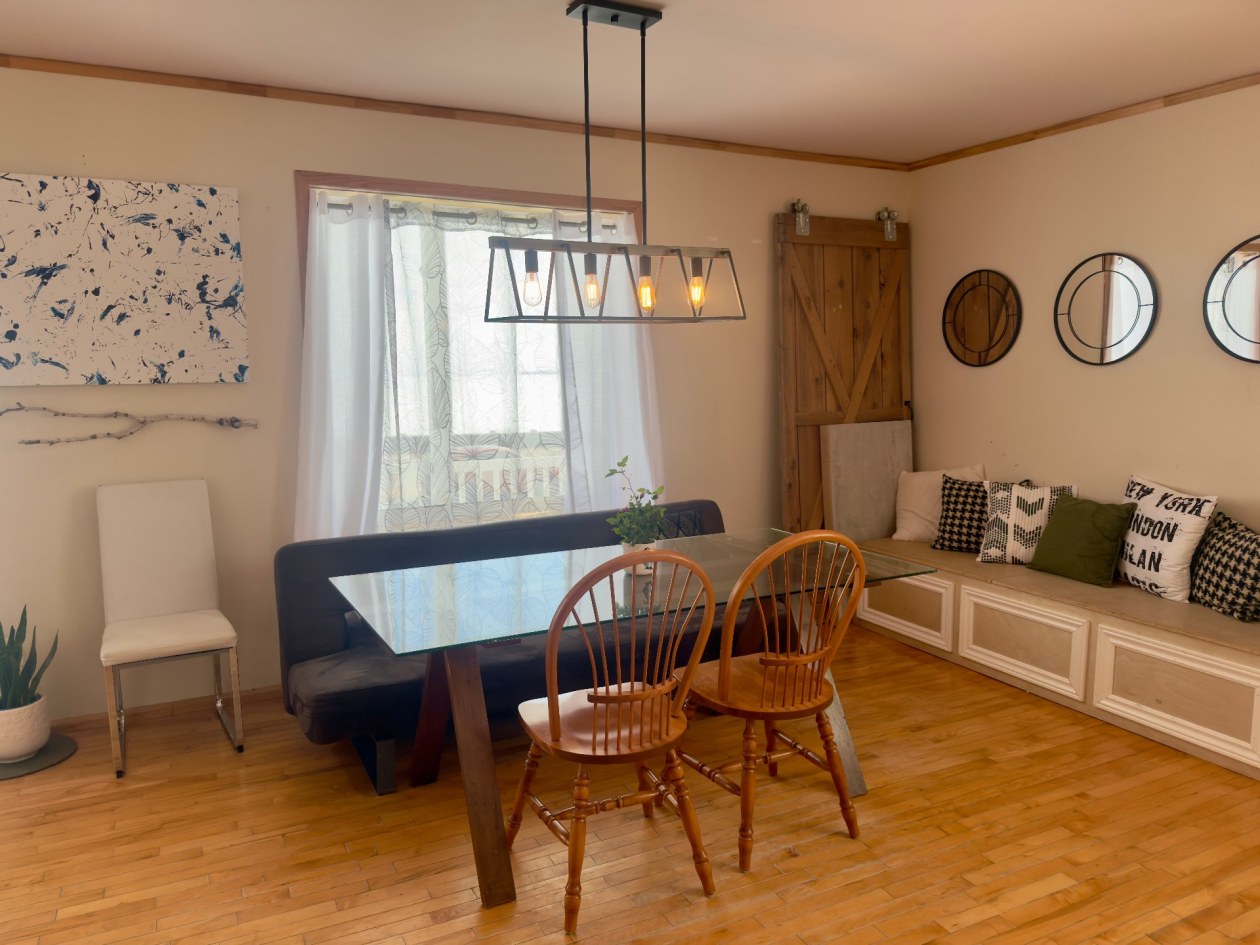 Salle à manger — 691, Boul. de l'Anse, Roberval, G8H1Z1, Roberval