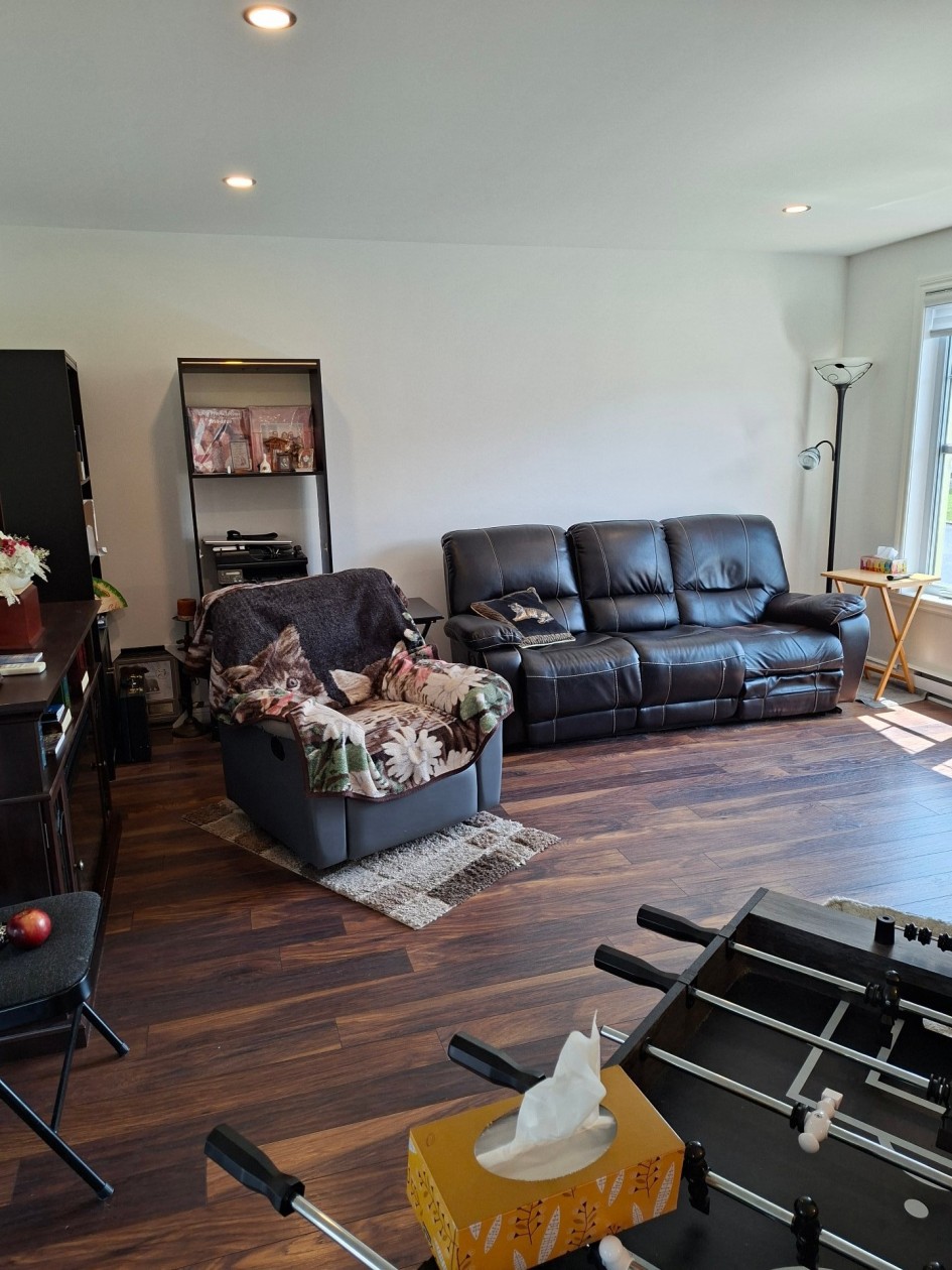 Salon — 174, Rue Hamel, Sainte-Croix, G0S2G0, Sainte-Croix