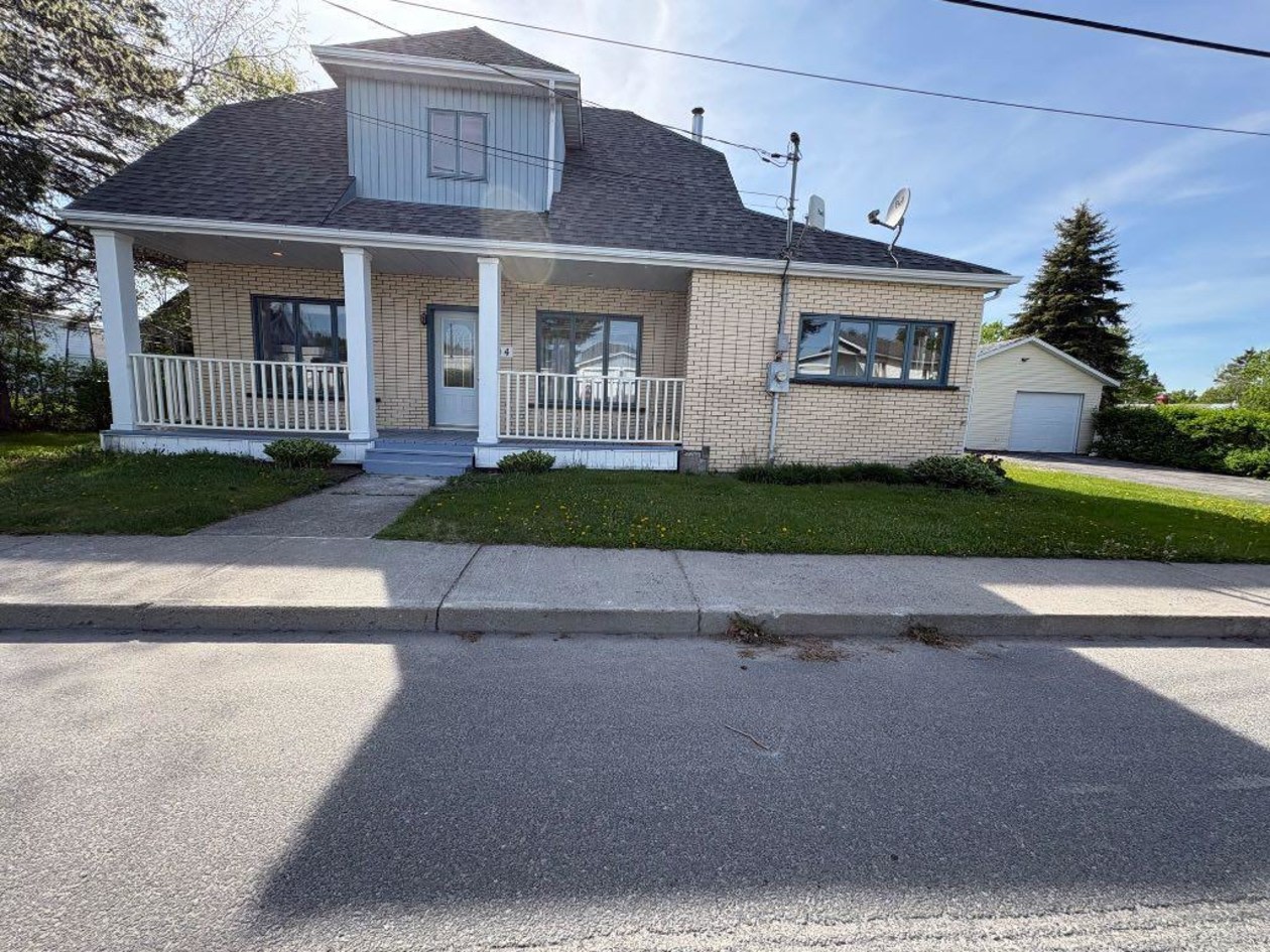 104 Rue Larouche — photo 1
