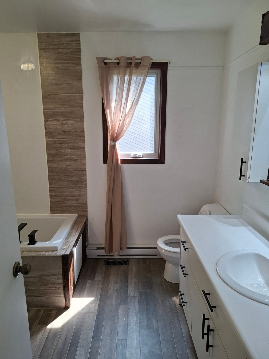 Salle de bains — 152, Rue Jean-XXIII, Laurier-Station, G0S1N0, Laurier-Station