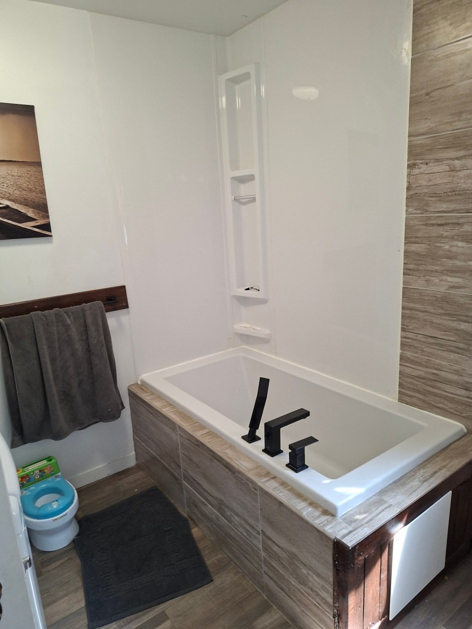 Salle de bains — 152, Rue Jean-XXIII, Laurier-Station, G0S1N0, Laurier-Station