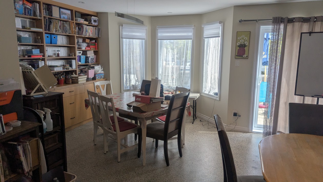 Salle familiale — 712 Av Létourneau, Amos