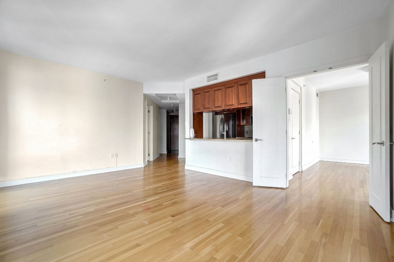 Salle à manger — 2000, Rue Drummond, 807, Montréal (Ville-Marie), H3G2X1, Montréal (Ville-Marie)