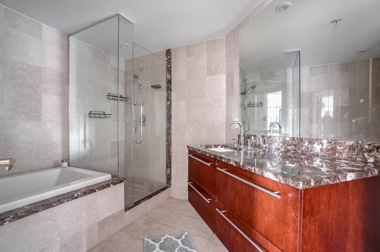 Salle de bains — 2000, Rue Drummond, 807, Montréal (Ville-Marie), H3G2X1, Montréal (Ville-Marie)