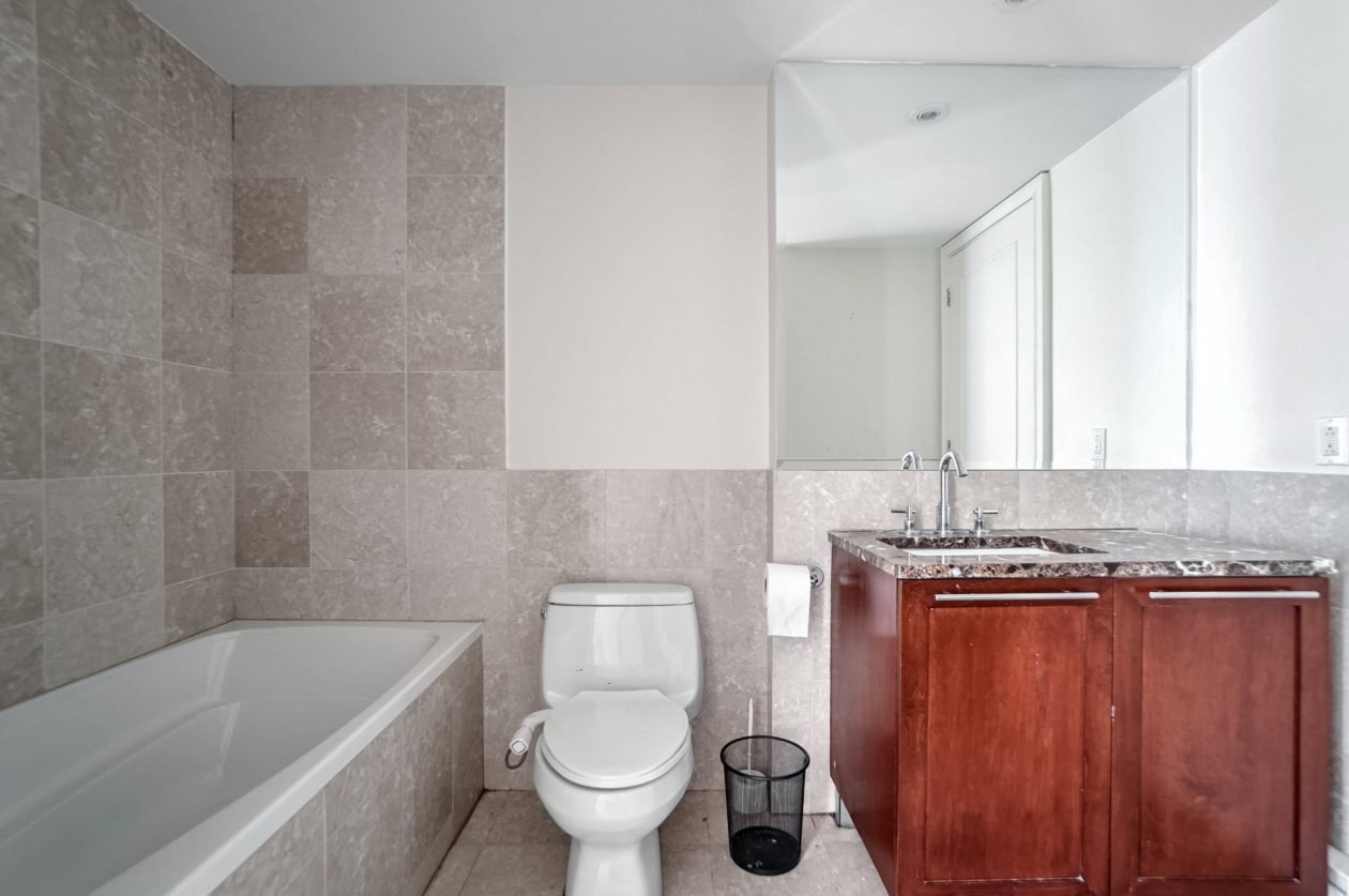 Salle de bains — 2000, Rue Drummond, 807, Montréal (Ville-Marie), H3G2X1, Montréal (Ville-Marie)