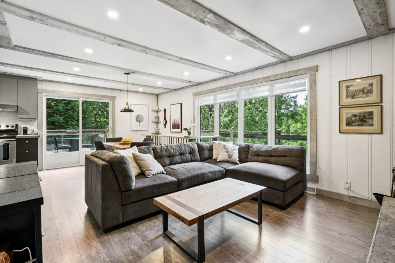 Salon — 62, Rue Sunset, Morin-Heights, J0R1H0, Morin-Heights