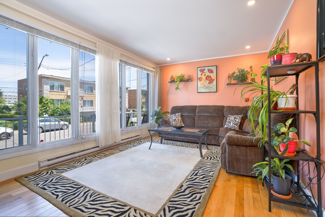 Salon — 1300 - 1302, Rue Couvrette, Montréal (Saint-Laurent), H4L4T5, Montréal (Saint-Laurent)