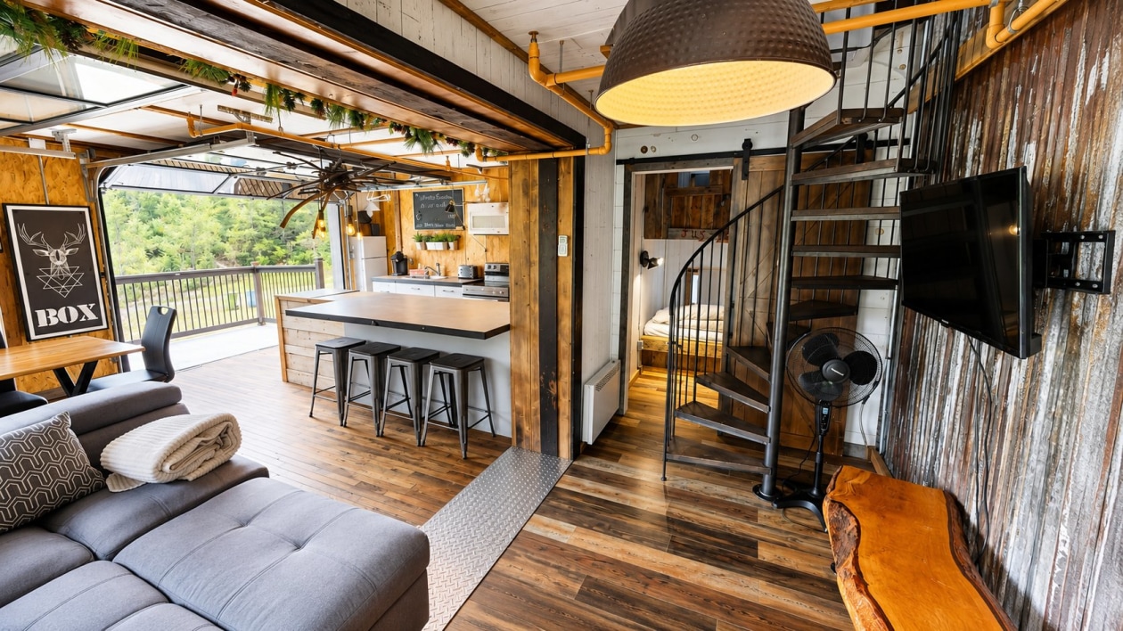 Salon — 119, Ch. des Boisés, L'Anse-Saint-Jean, G0V1J0, L'Anse-Saint-Jean