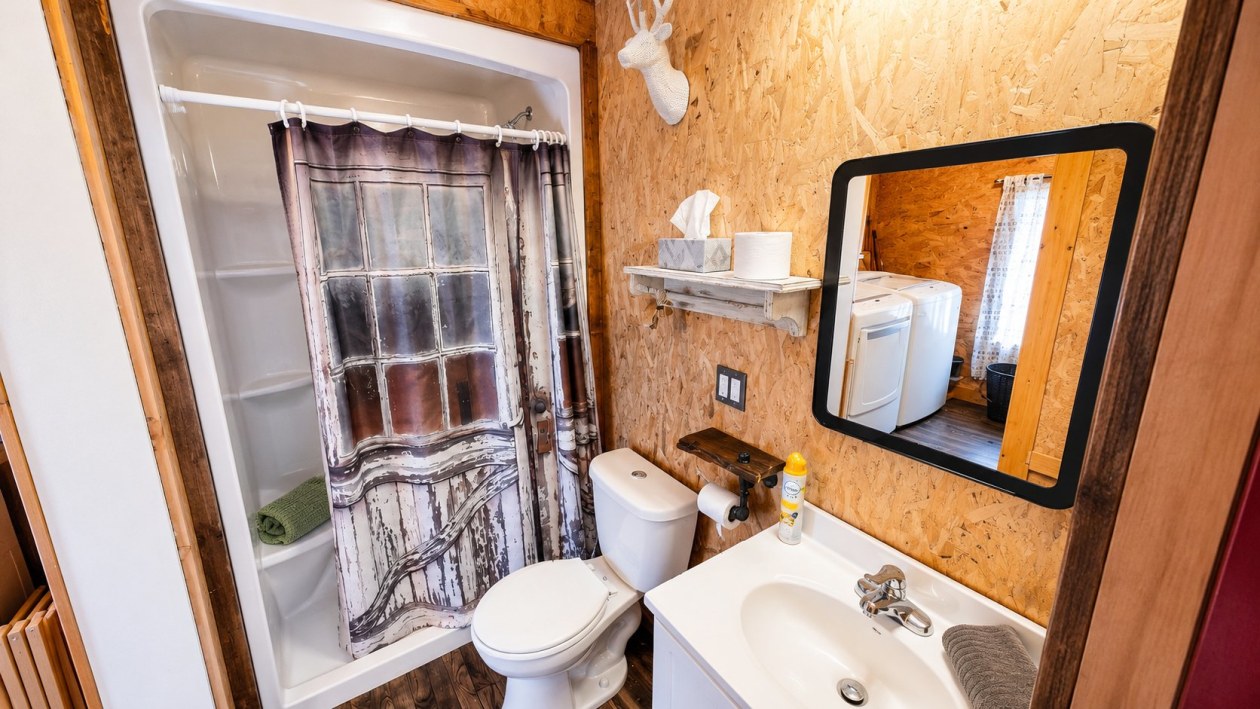 Salle de bains — 119, Ch. des Boisés, L'Anse-Saint-Jean, G0V1J0, L'Anse-Saint-Jean
