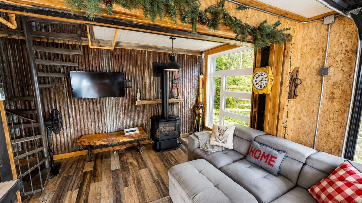 Salon — 119, Ch. des Boisés, L'Anse-Saint-Jean, G0V1J0, L'Anse-Saint-Jean
