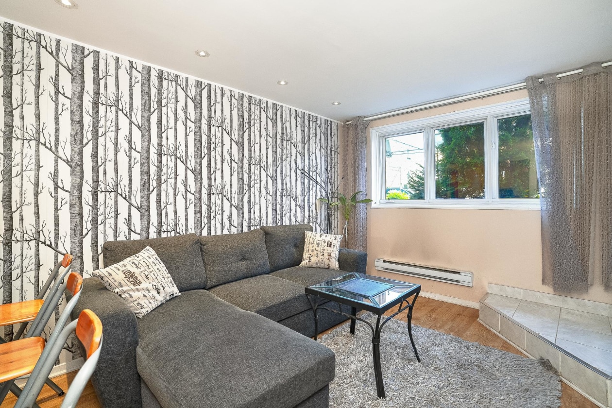 Salon — 1300 - 1302, Rue Couvrette, Montréal (Saint-Laurent), H4L4T5, Montréal (Saint-Laurent)
