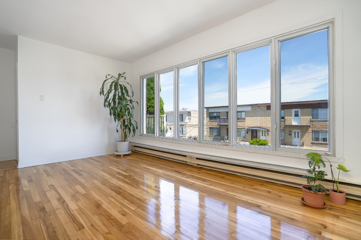 Salon — 1300 - 1302, Rue Couvrette, Montréal (Saint-Laurent), H4L4T5, Montréal (Saint-Laurent)