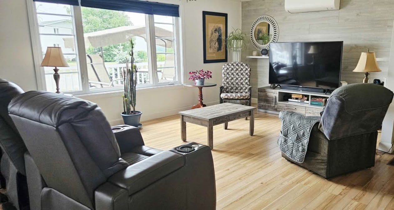 Salon — 363 Rte Des 6E-Et-7E Rangs, Desmeloizes, J0Z 1V0, Desmeloizes