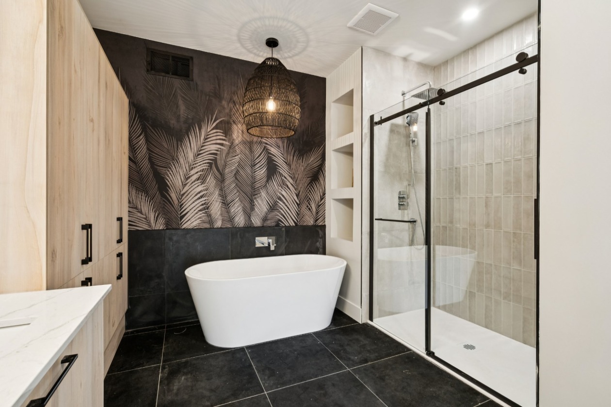 Salle de bains — 3090 - 3100, Boul. St-Joseph, Montréal (Lachine), H8S2P4, Montréal (Lachine)