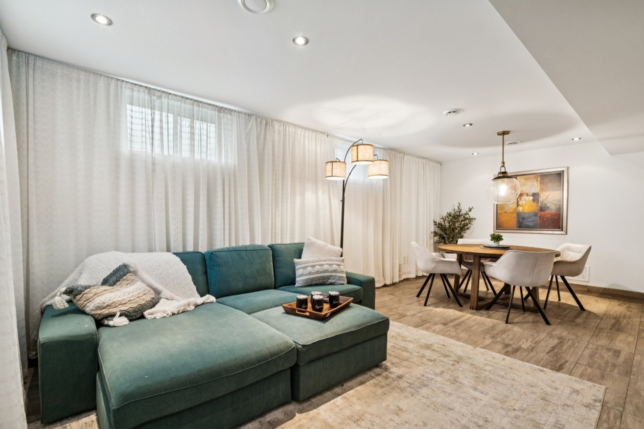Salon — 3090 - 3100, Boul. St-Joseph, Montréal (Lachine), H8S2P4, Montréal (Lachine)