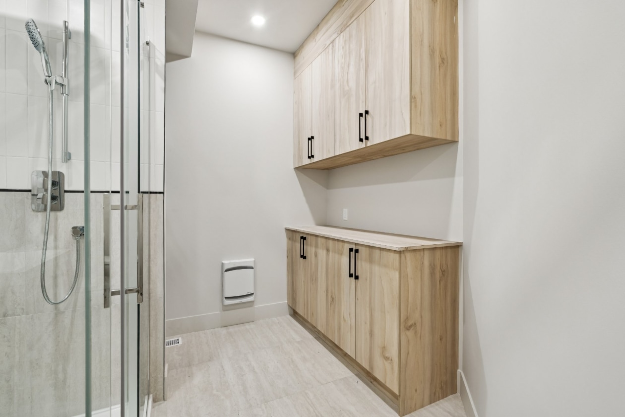Salle de bains — 3090 - 3100, Boul. St-Joseph, Montréal (Lachine), H8S2P4, Montréal (Lachine)