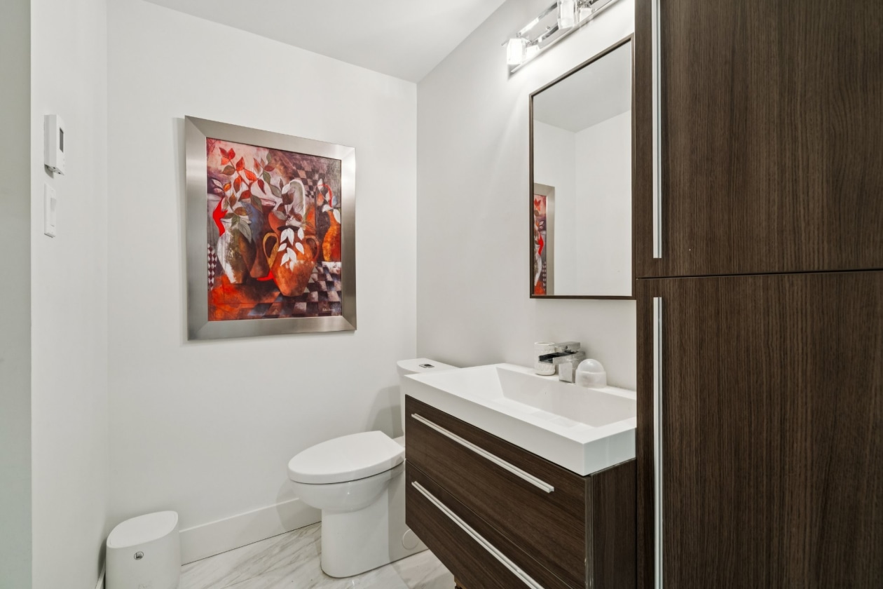 Salle de bains — 3090 - 3100, Boul. St-Joseph, Montréal (Lachine), H8S2P4, Montréal (Lachine)
