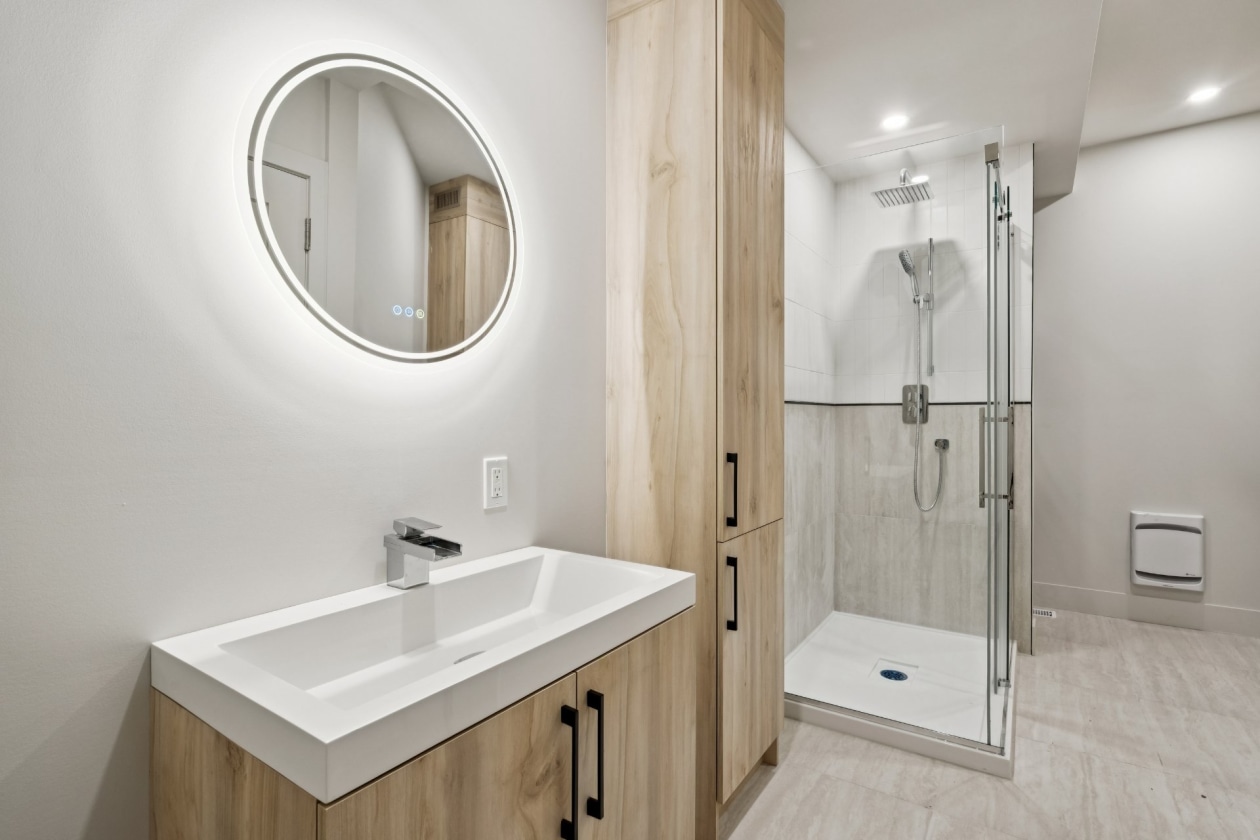 Salle de bains — 3090 - 3100, Boul. St-Joseph, Montréal (Lachine), H8S2P4, Montréal (Lachine)