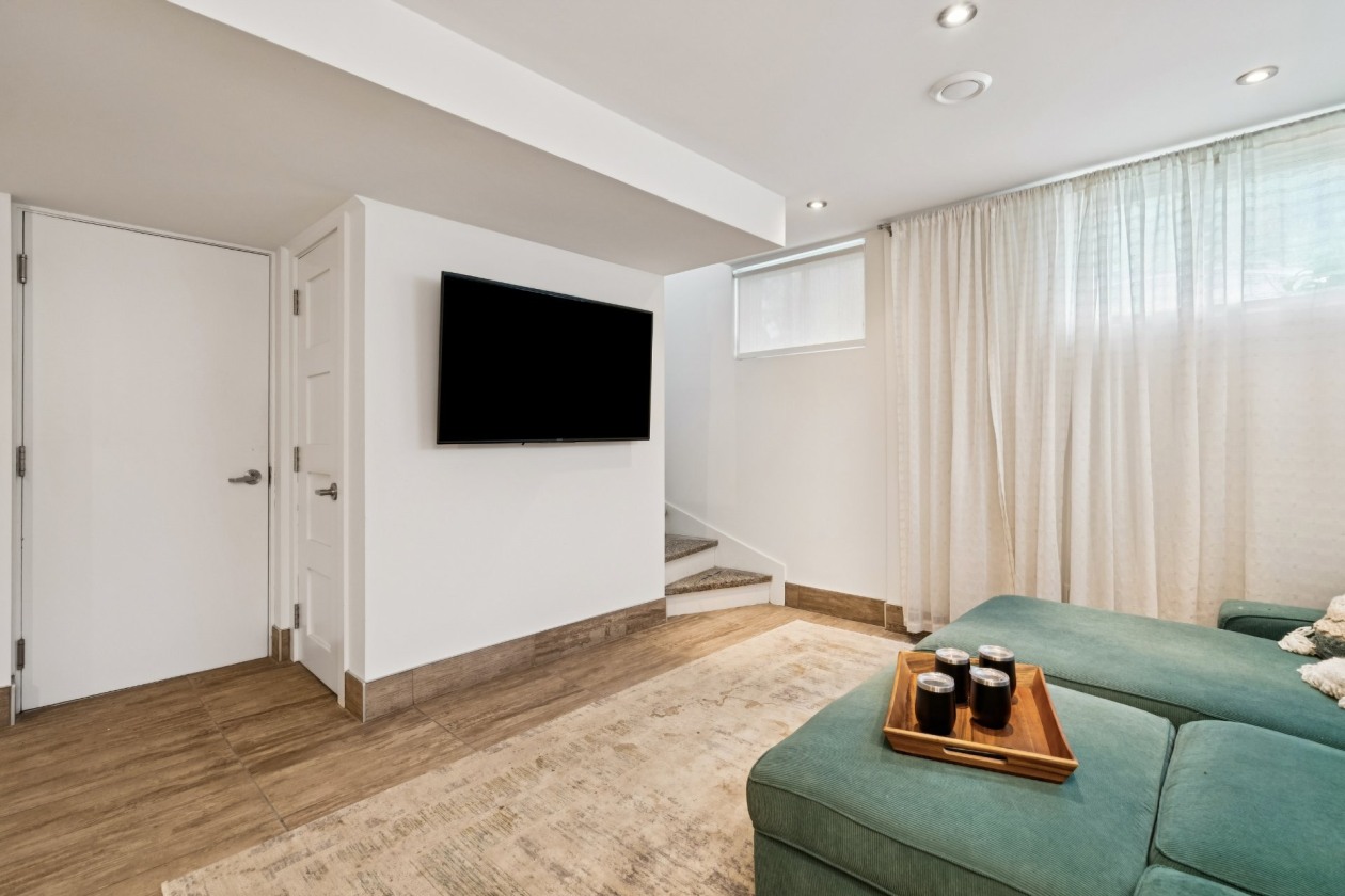 Salon — 3090 - 3100, Boul. St-Joseph, Montréal (Lachine), H8S2P4, Montréal (Lachine)