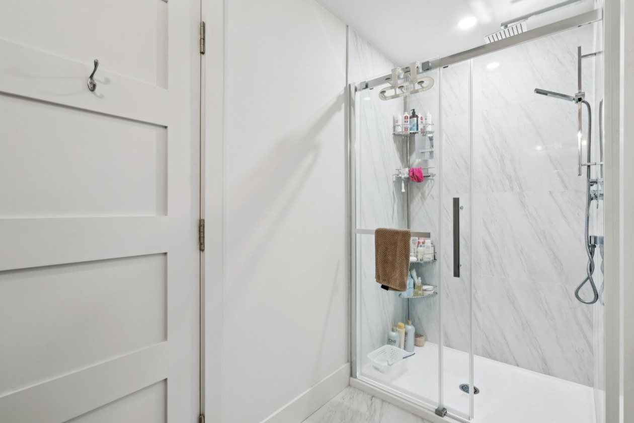 Salle de bains — 3090 - 3100, Boul. St-Joseph, Montréal (Lachine), H8S2P4, Montréal (Lachine)