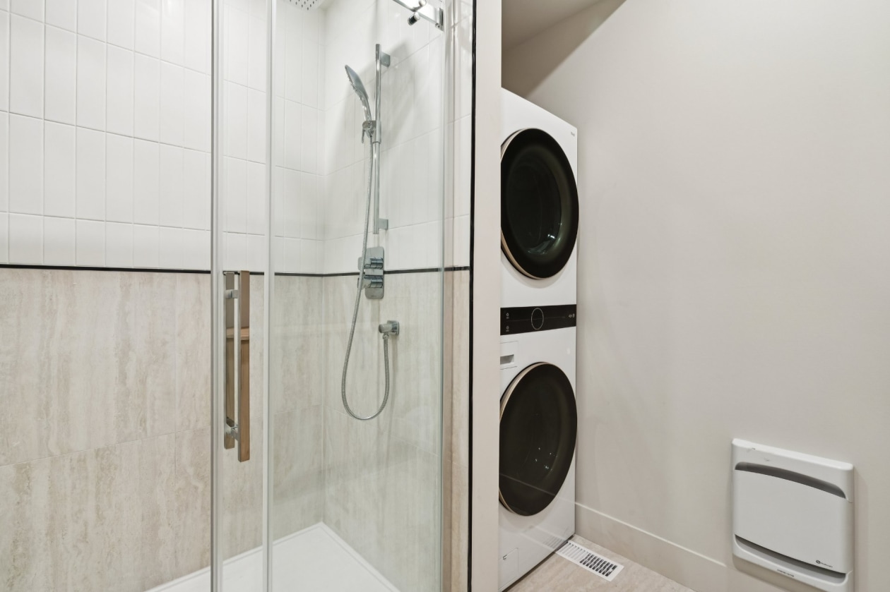 Salle de bains — 3090 - 3100, Boul. St-Joseph, Montréal (Lachine), H8S2P4, Montréal (Lachine)