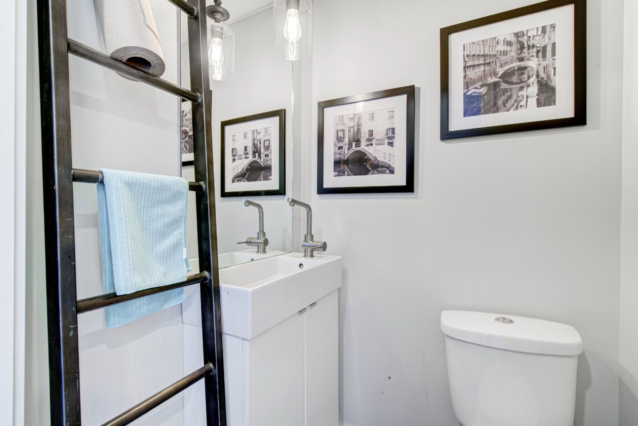 Salle de bains — 3090 - 3100, Boul. St-Joseph, Montréal (Lachine), H8S2P4, Montréal (Lachine)