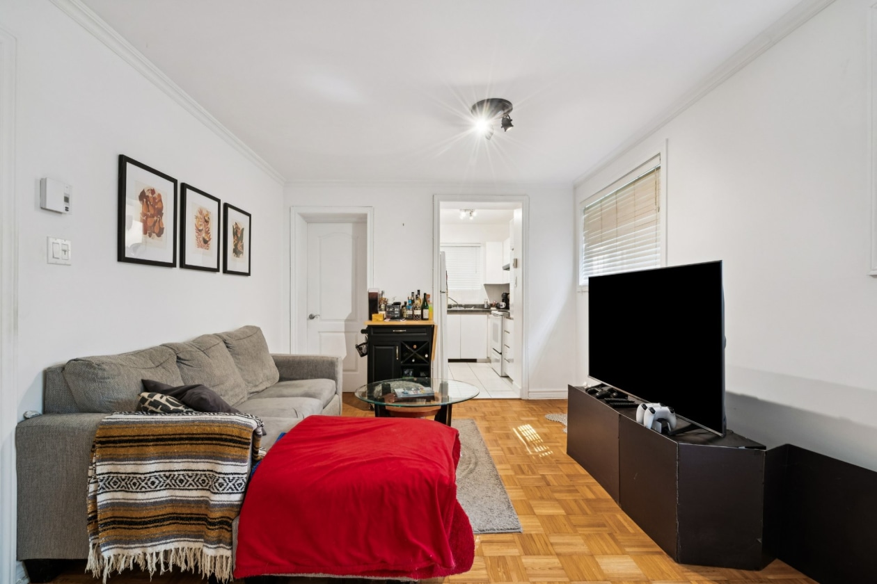 Salon — 11, 65e Avenue, A, Montréal (LaSalle), H8P3E3, Montréal (LaSalle)