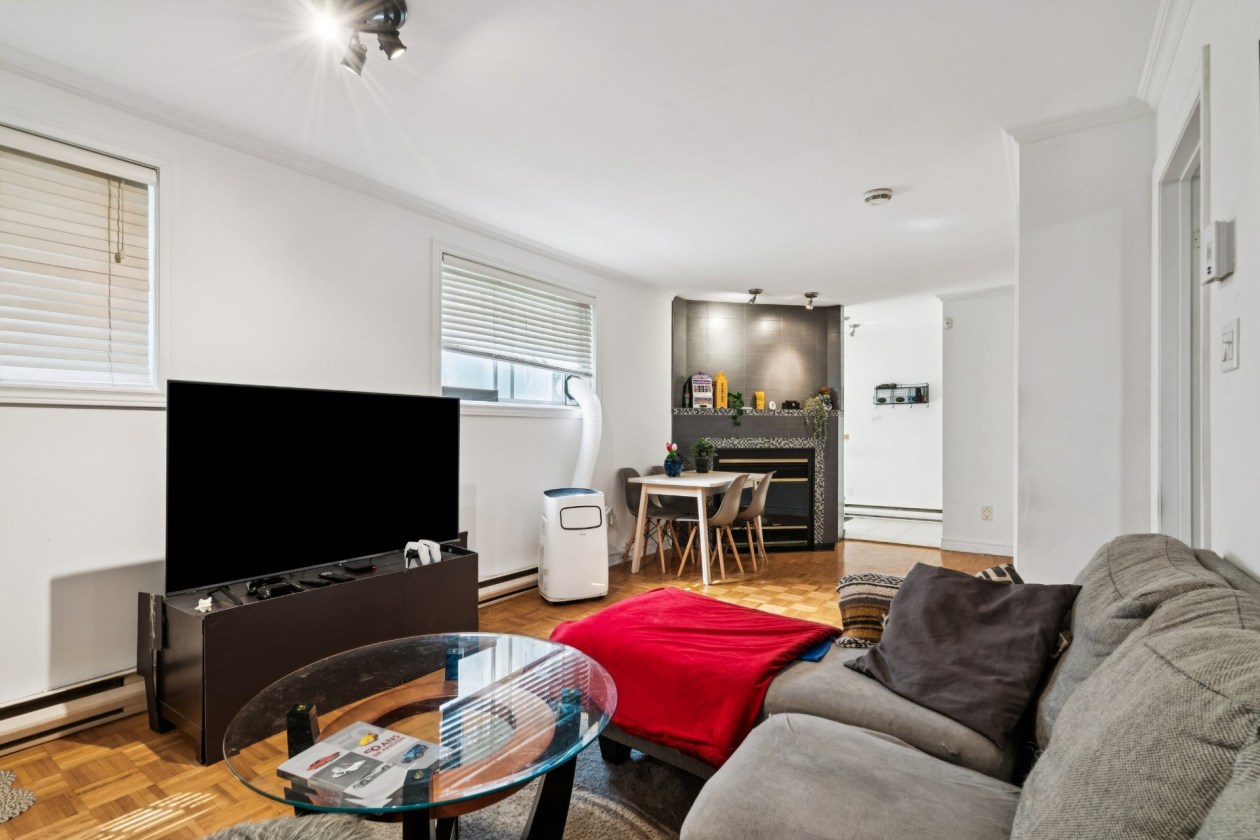 Salon — 11, 65e Avenue, A, Montréal (LaSalle), H8P3E3, Montréal (LaSalle)