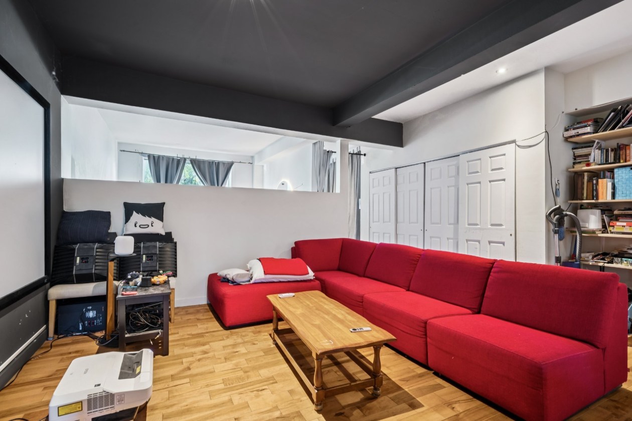 Salon — 6607 - 6611, Rue St-Denis, Montréal (Rosemont/La Petite-Patrie), H2S2S1, Montréal (Rosemont/La Petite-Patrie)