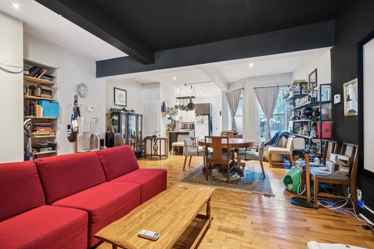 Salon — 6607 - 6611, Rue St-Denis, Montréal (Rosemont/La Petite-Patrie), H2S2S1, Montréal (Rosemont/La Petite-Patrie)