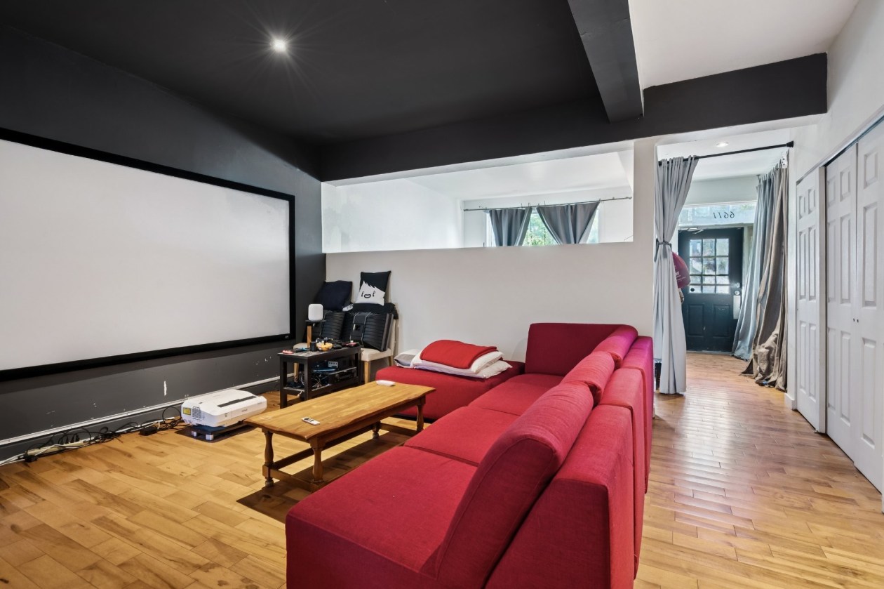 Salon — 6607 - 6611, Rue St-Denis, Montréal (Rosemont/La Petite-Patrie), H2S2S1, Montréal (Rosemont/La Petite-Patrie)