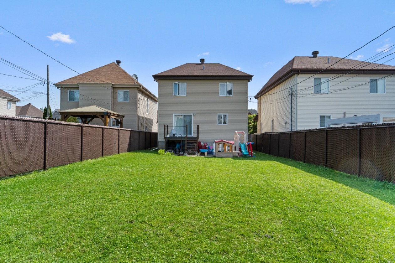 Cour — 4059, Rue Aubert, Laval (Fabreville), H7R0B4, Laval (Fabreville)