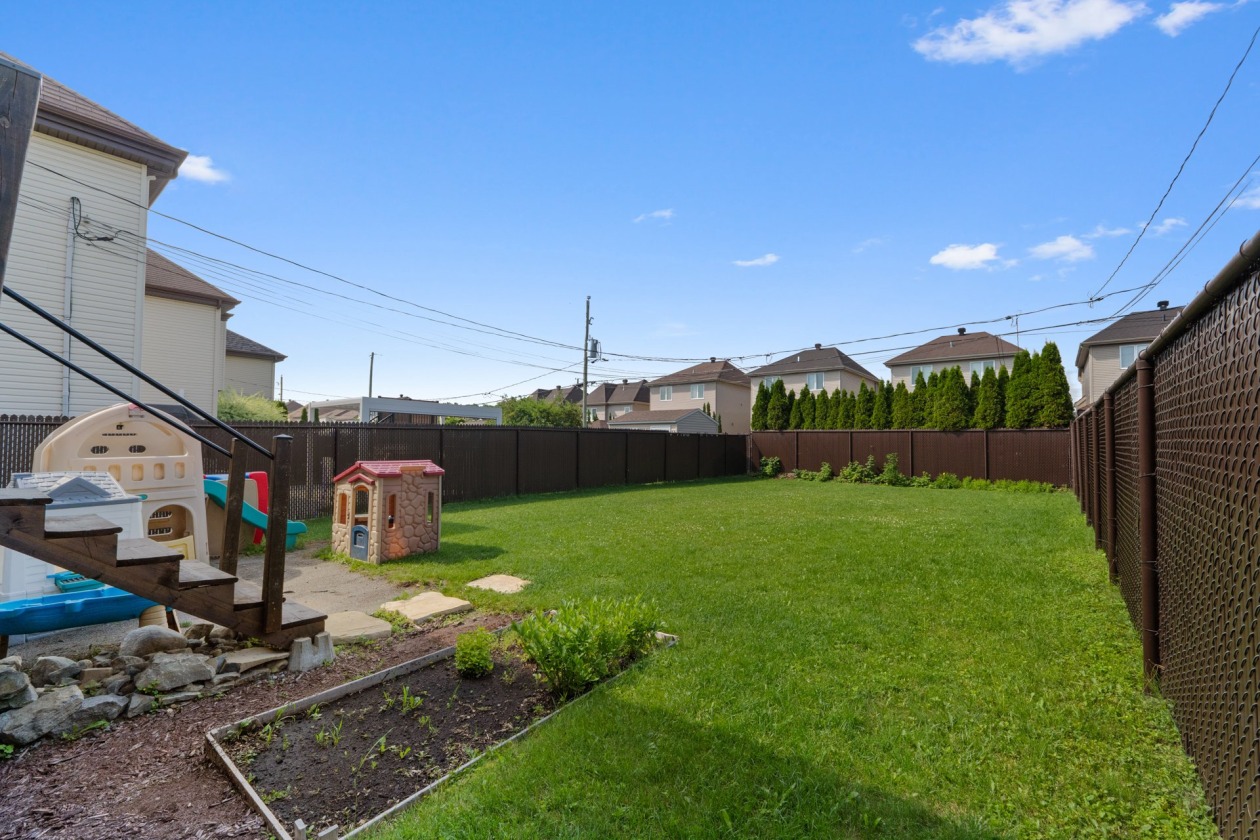 Cour — 4059, Rue Aubert, Laval (Fabreville), H7R0B4, Laval (Fabreville)