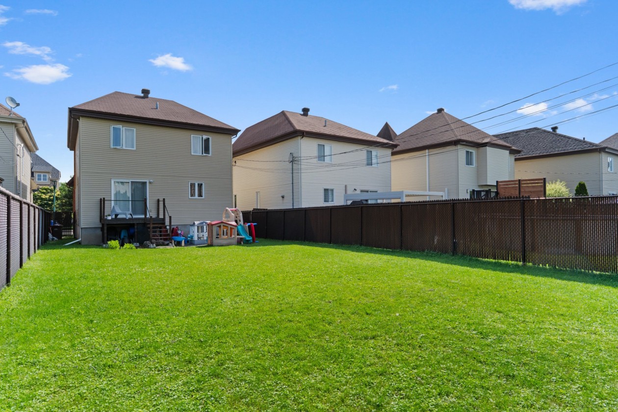 Cour — 4059, Rue Aubert, Laval (Fabreville), H7R0B4, Laval (Fabreville)