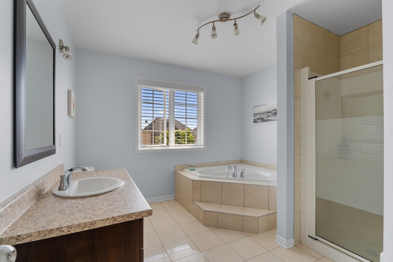 Salle de bains — 4059, Rue Aubert, Laval (Fabreville), H7R0B4, Laval (Fabreville)