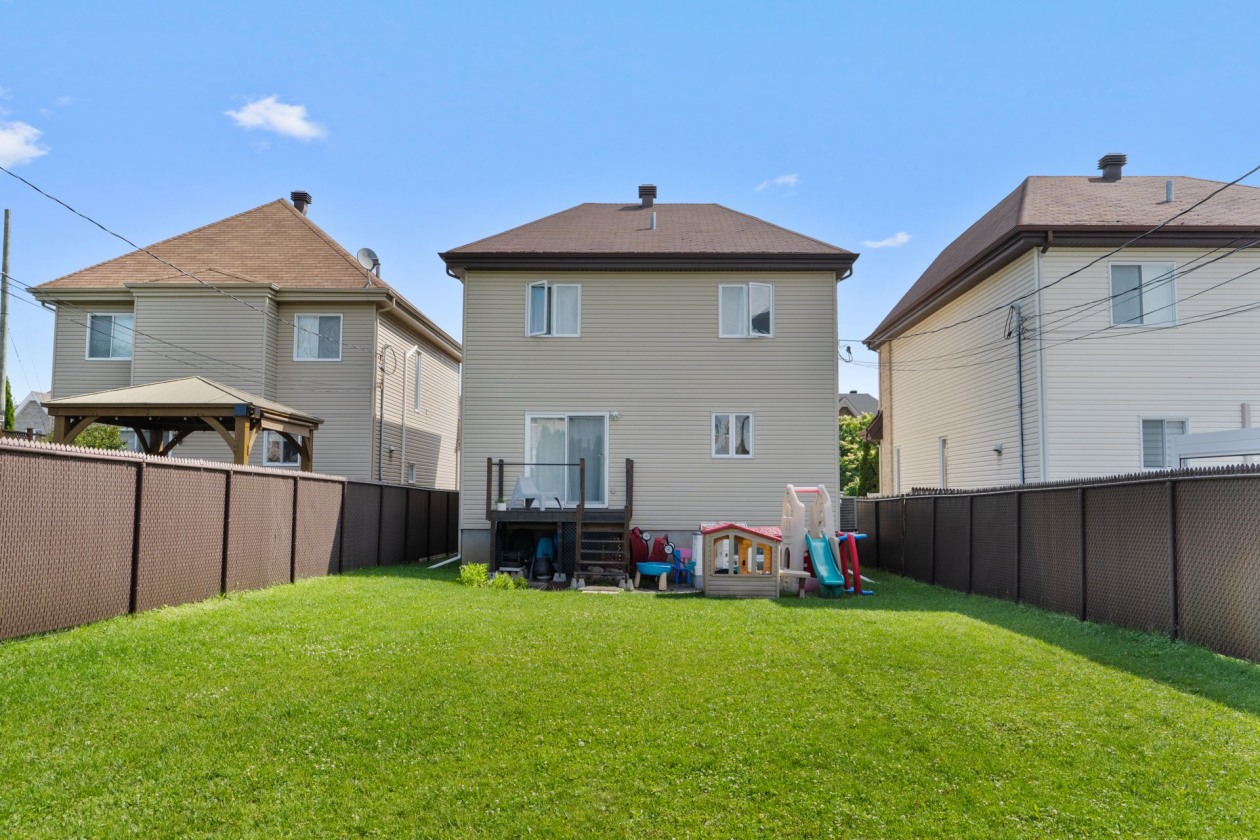 Cour — 4059, Rue Aubert, Laval (Fabreville), H7R0B4, Laval (Fabreville)