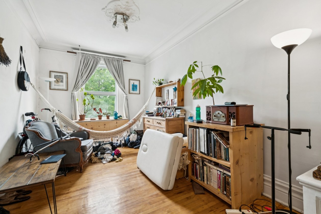 Chambre à coucher — 1821 - 1825, Rue Marie-Anne E., Montréal (Le Plateau-Mont-Royal), H2H1M2, Montréal (Le Plateau-Mont-Royal)