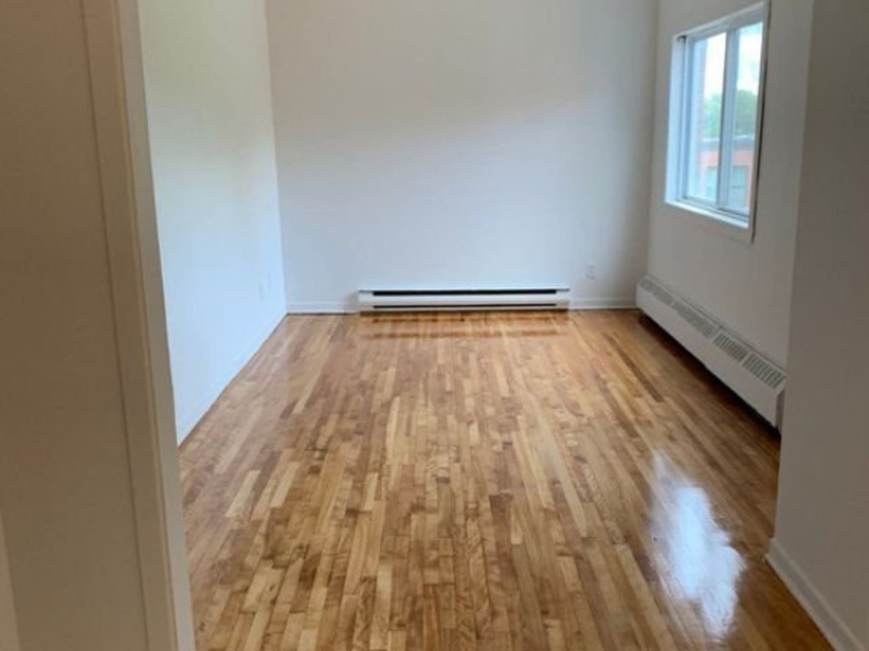 Chambre à coucher — 10595 - 10599, Boul. St-Laurent, Montréal (Ahuntsic-Cartierville), H3L2P5, Montréal (Ahuntsic-Cartierville)