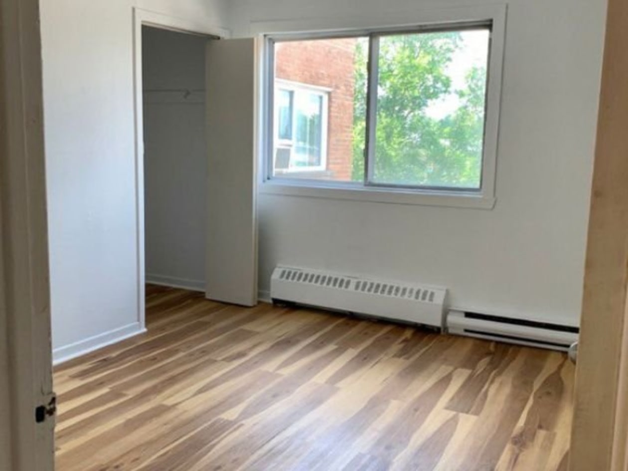 Chambre à coucher — 10595 - 10599, Boul. St-Laurent, Montréal (Ahuntsic-Cartierville), H3L2P5, Montréal (Ahuntsic-Cartierville)