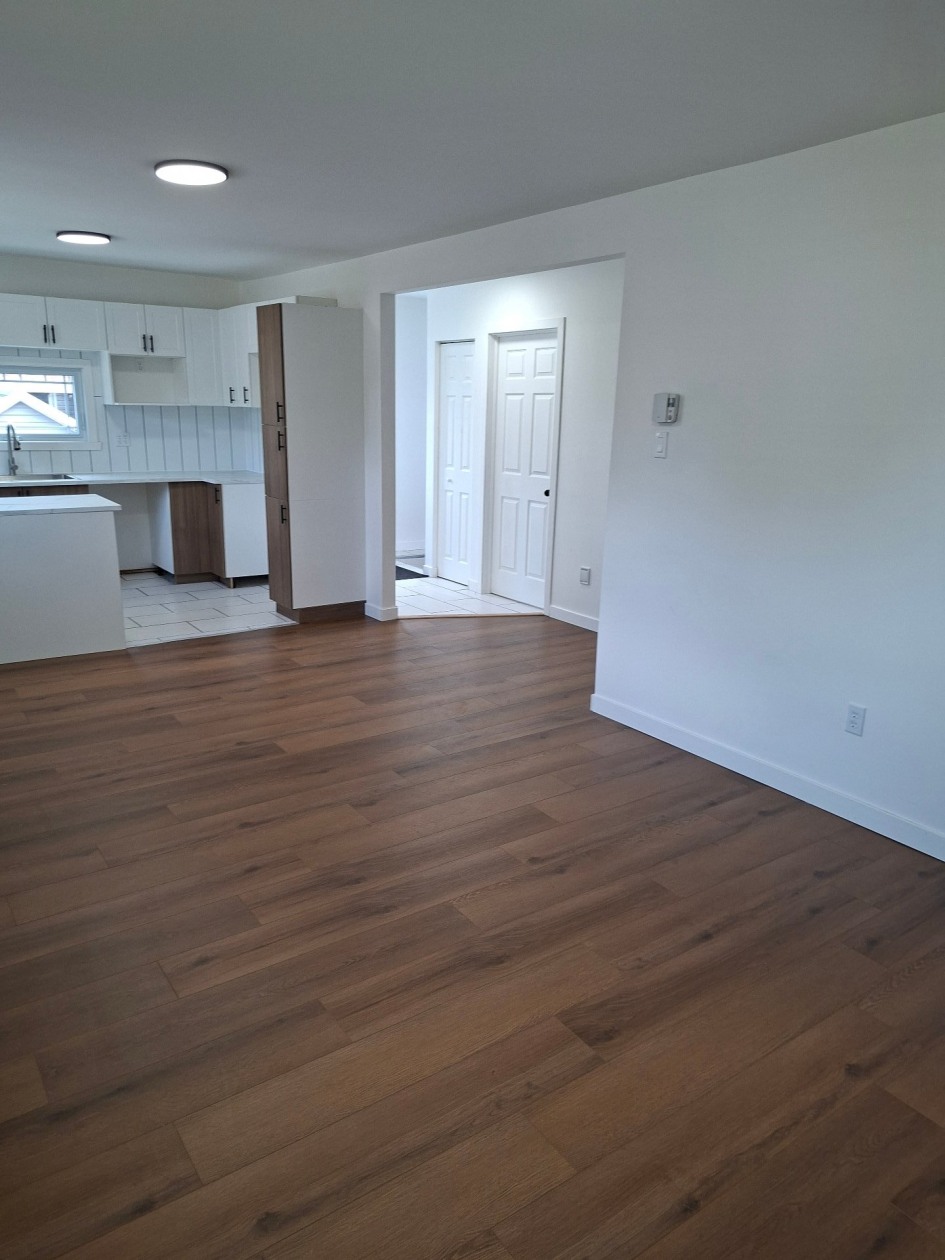 Salon — 1126, Rue des Magnolias, Québec (La Haute-Saint-Charles), G3G3B1, Québec (La Haute-Saint-Charles)